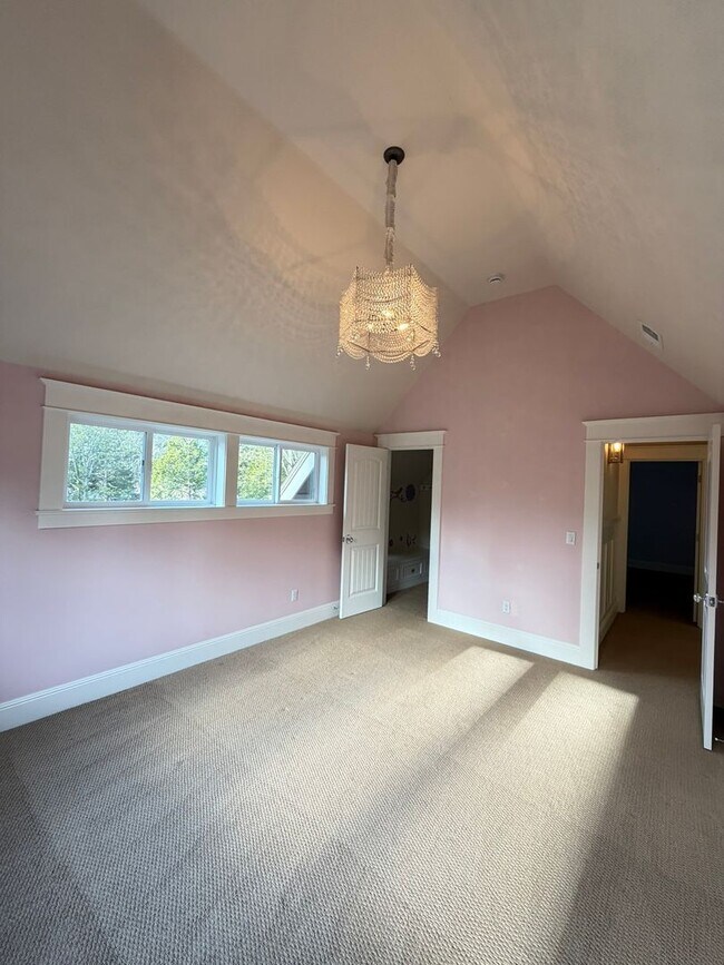 Building Photo - Gorgeous Custom Home In the Uplands Neighborhood. 4bd plus office. 2944sf.