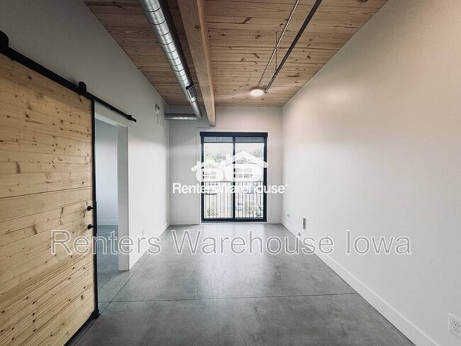 Building Photo - 2701 Ingersoll Ave