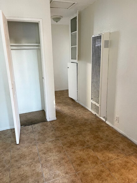 Building Photo - 808 E Pine St