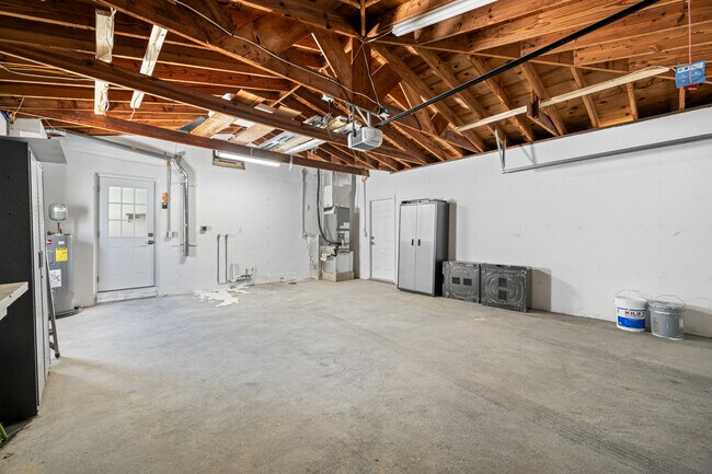 Building Photo - 16009 6th St E