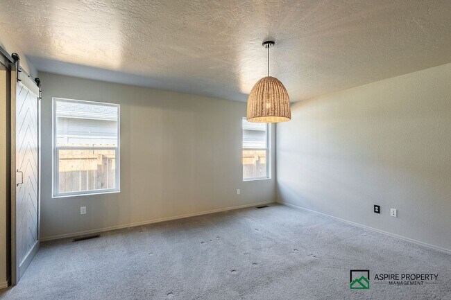 Building Photo - 4 Bed 2 Bath home for rent