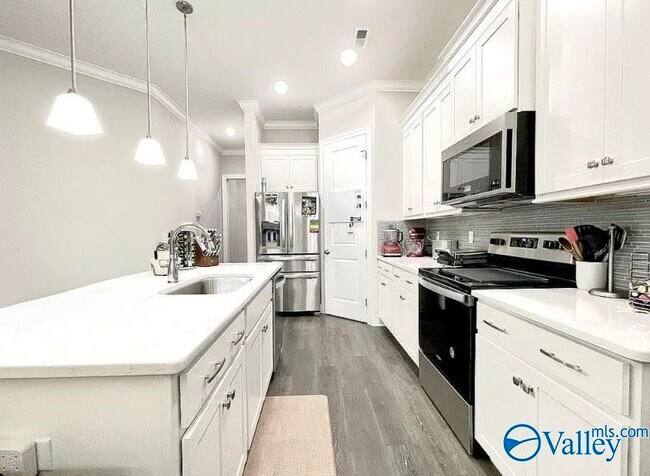 Building Photo - 50 Pine St