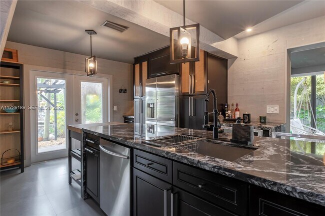 Building Photo - 1174 Garfield St