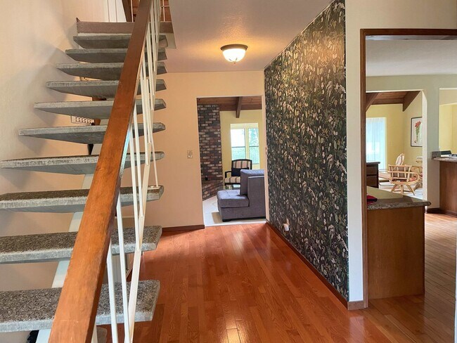 Building Photo - Short term 4-8 mo.  rental-Lake view 3 bedroom, 3 bath plus office in Lake Wildwood, Penn Valley, CA