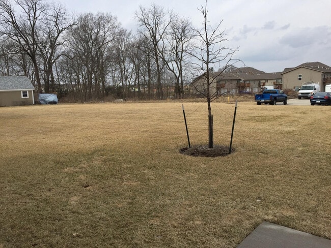 Building Photo - 35 Jaro Wy