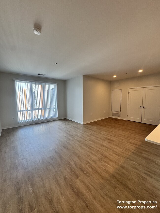 Building Photo - 289 Walk Hill St