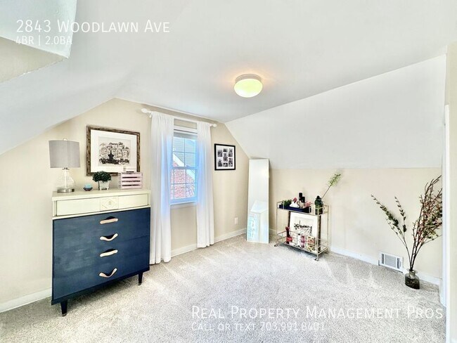 Building Photo - 2843 Woodlawn Ave