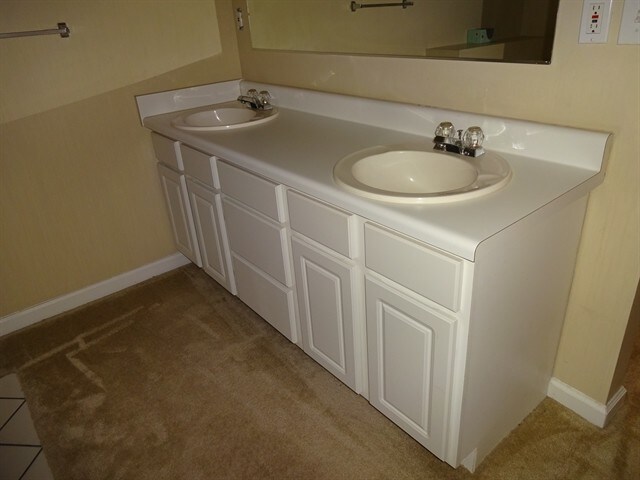 Building Photo - 875 Oaklen View Dr