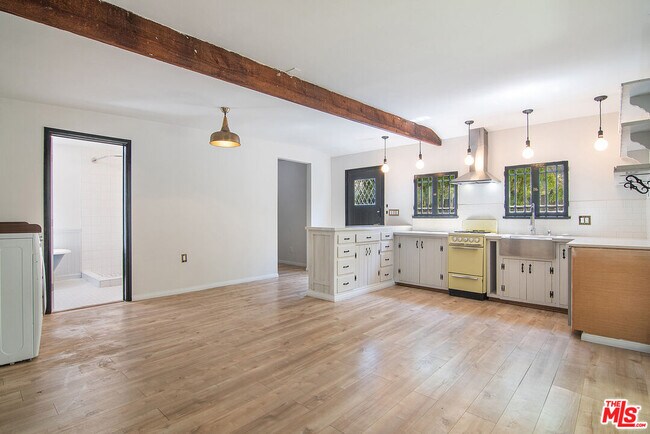 Building Photo - 1159 S Hayworth Ave