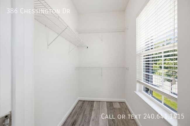 Building Photo - 386 Chessington Dr
