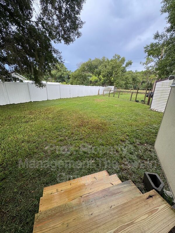 Building Photo - 534 Oak Ridge E