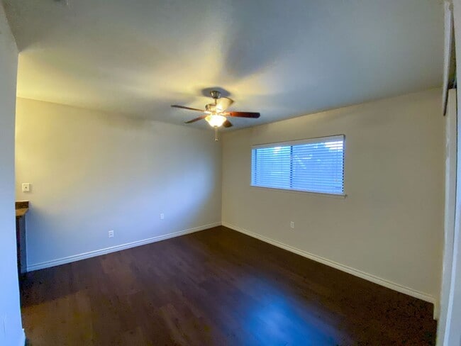 Building Photo - Adorable house on Large LOT 3 Bedroom 2 ba...