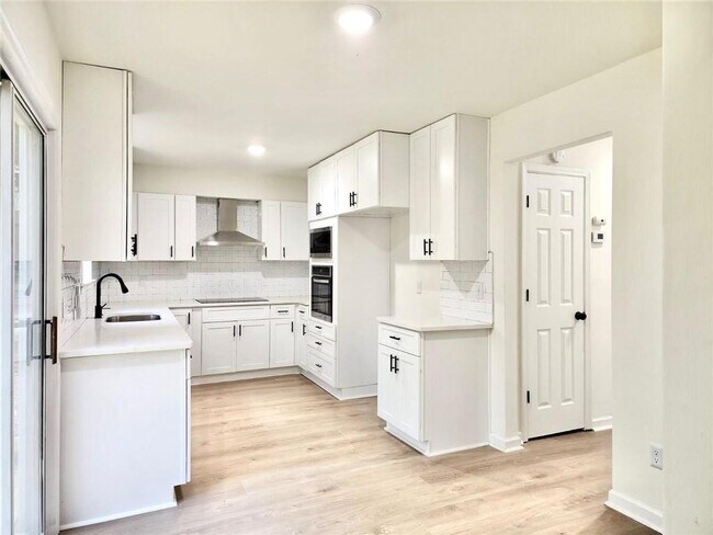 Building Photo - 118 Jade Ln