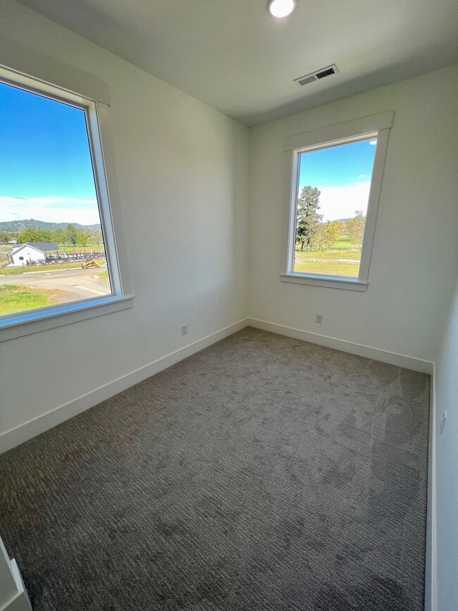 Building Photo - 210 Bogey Ln