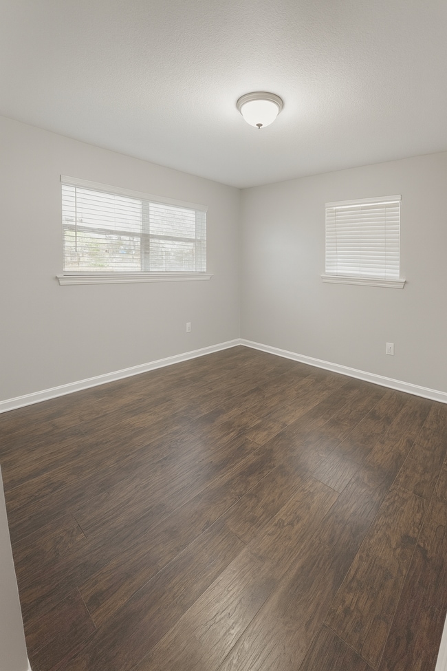 Building Photo - 9644 Meadowdale Dr