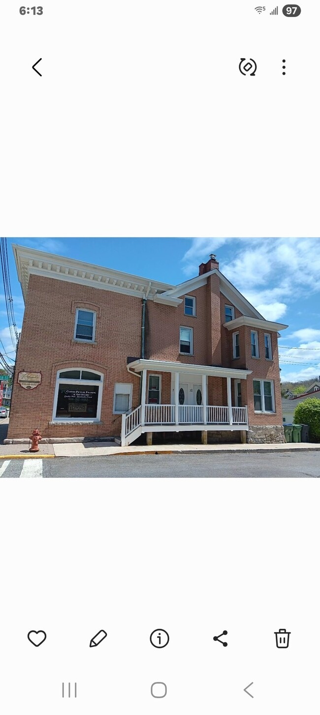 Building Photo - 9 Main St