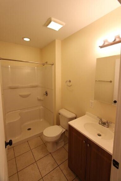 Bathroom 1 - 1906 Morrell St