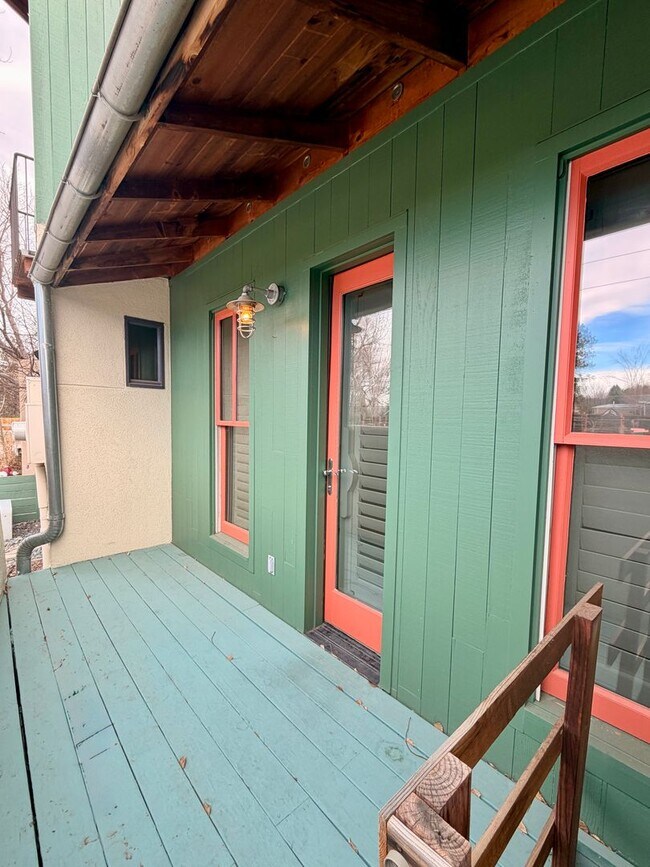 Building Photo - ABSOLUTELY BEAUTIFUL 4-Bedroom Townhome in the Highly Sought-After Prospect Neighborhood!