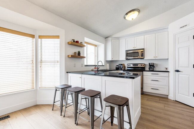 Building Photo - 6167 Eagle Nest Dr