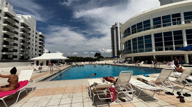 Building Photo - 5445 Collins Ave
