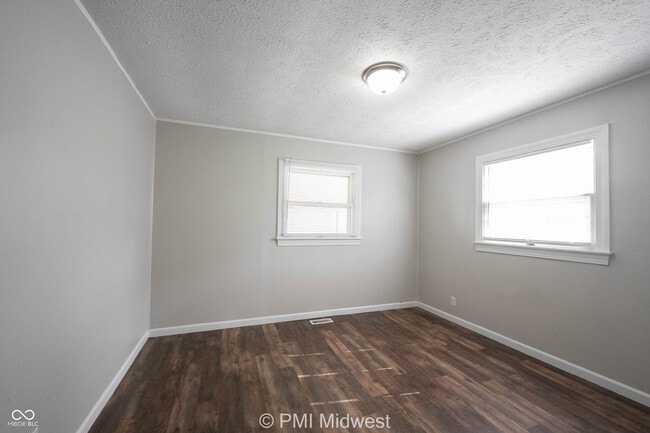 Building Photo - 126 Lewis Dr