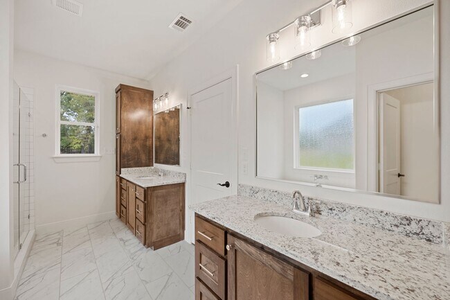 Building Photo - 4 bedroom in Flint! Only 2 years old!