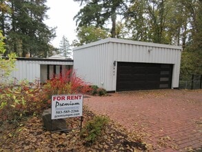 Building Photo - Beautiful Three Bedroom in the Hills of South Salem