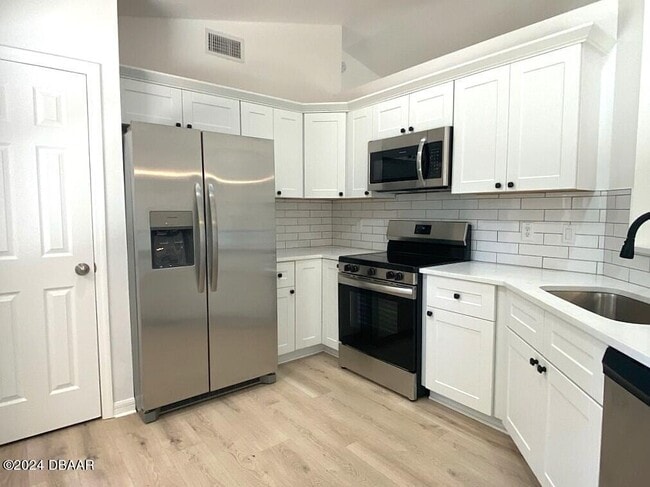 Building Photo - 1047 S Myrtle Ave