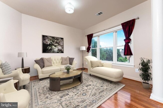 Building Photo - 1445 Mayhurst Blvd