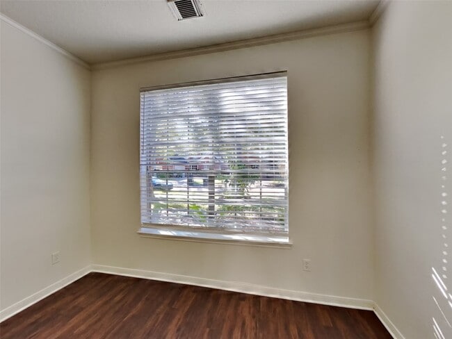 Building Photo - 2911 Linda Dr