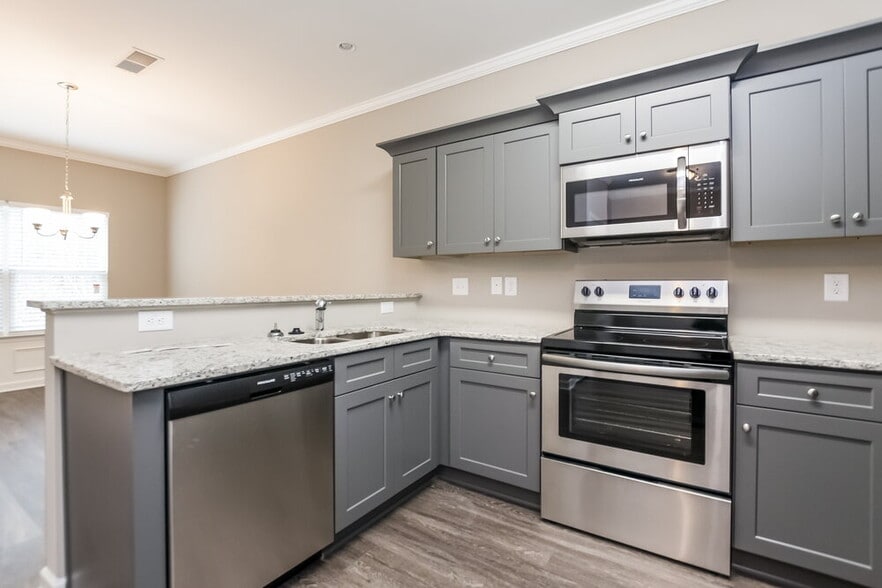 Building Photo - 466 Fieldcrest Dr