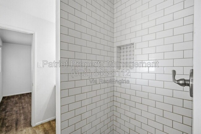 Building Photo - 4232 W Keim Dr