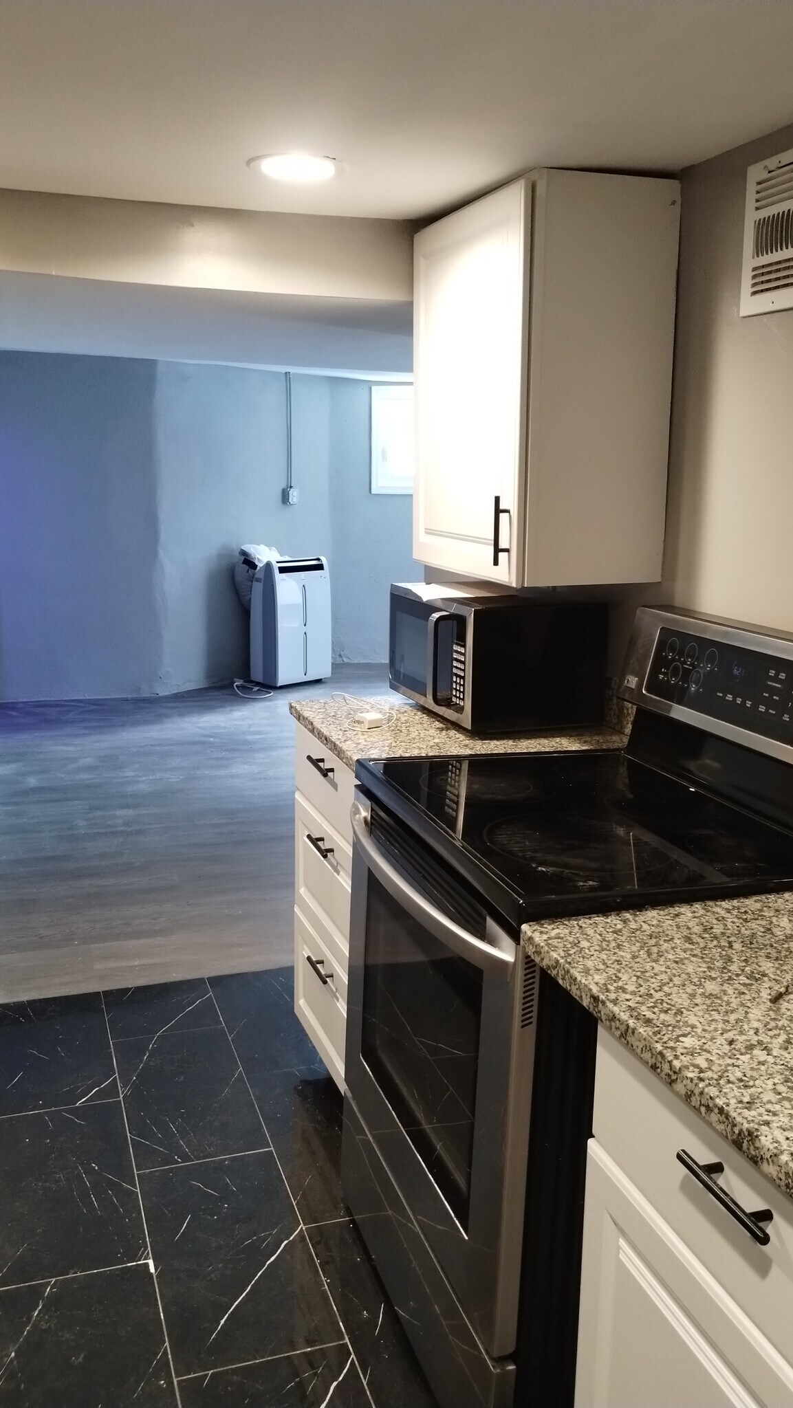 Building Photo - 3107 Evergreen Ave