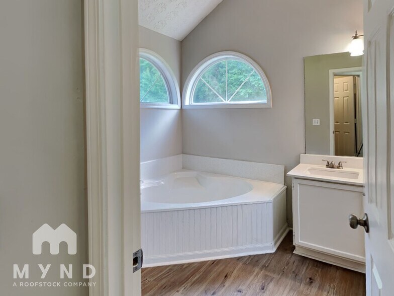 Building Photo - 2587 Riverwood Spring