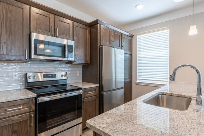 Building Photo - Shelby Township-Newer 2-bedroom, 2-bath condo with Balcony & Garage