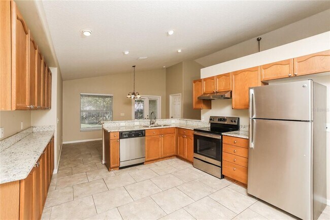 Building Photo - 917 Vassar Dr