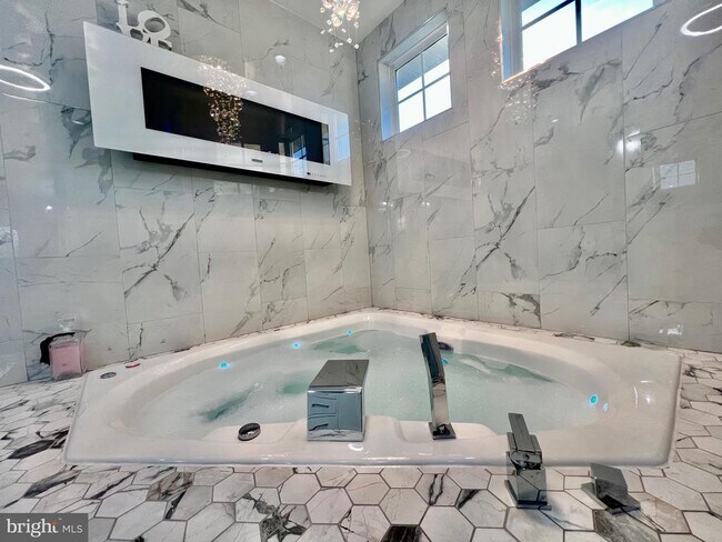 Building Photo - 15000 Onan Ct