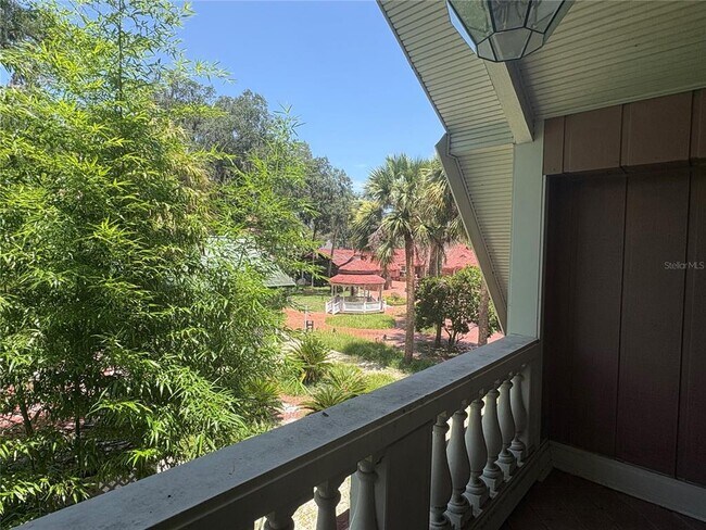 Building Photo - 976 SW Hamlet Cir