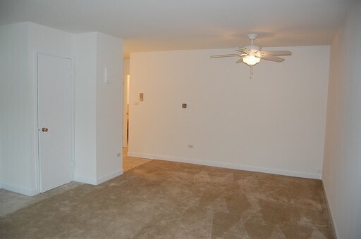 Building Photo - 140 E Lake St