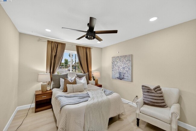 Building Photo - 1810 Peary Way