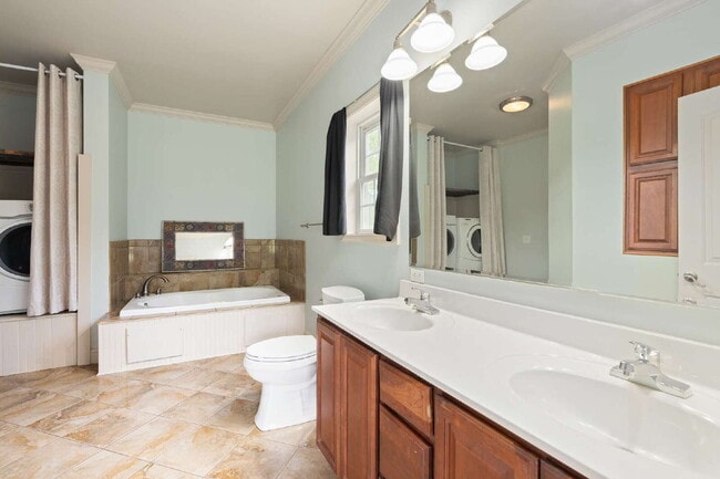 Building Photo - Charming 2 Bed / 3 Bath Home for Rent in Clyde, NC!