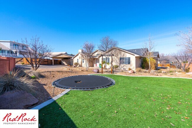 Building Photo - Spacious 3 Bedroom Single-Level Home in Bl...