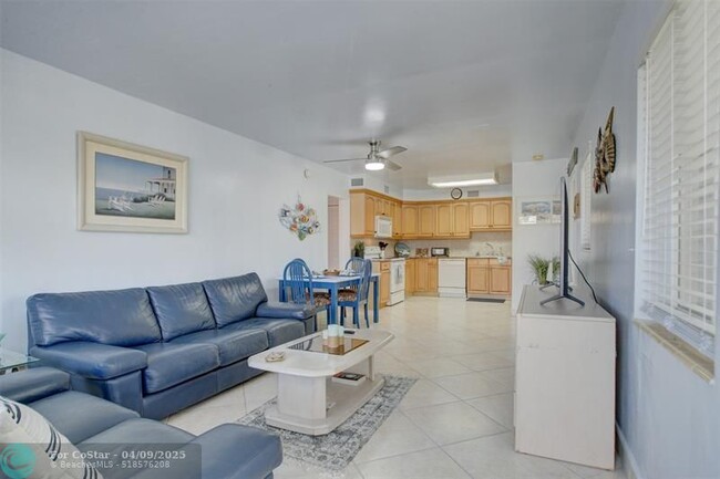 Building Photo - 999 N Riverside Dr