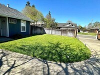 Building Photo - 3820 Hillcrest Ln