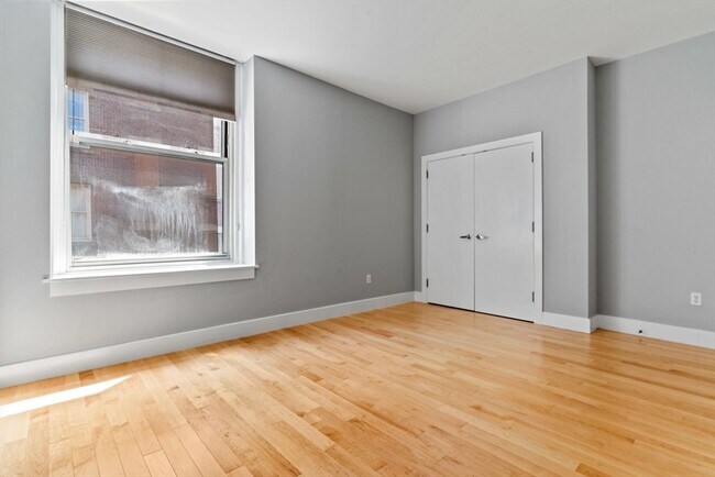 Building Photo - 70 Lincoln St