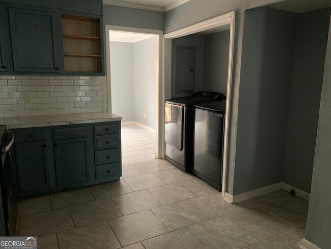 Building Photo - 95 Willowick Dr