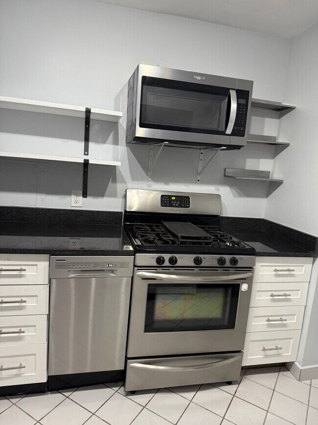 New appliances - 4501 Arlington Blvd