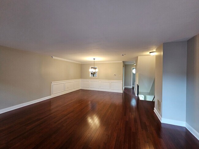 Building Photo - 3 Bedroom 1.5  bathroom End unit Townhouse near Bethlehem Catholic High School.