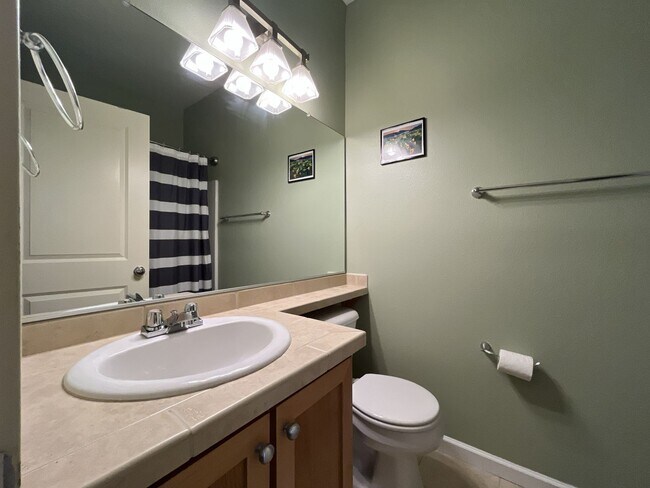 Building Photo - Well-Designed Condo with Dual Primary Suites, Vaulted Ceilings & Community Clubhouse