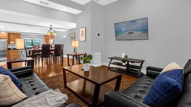 Building Photo - 14545 Damai Ln